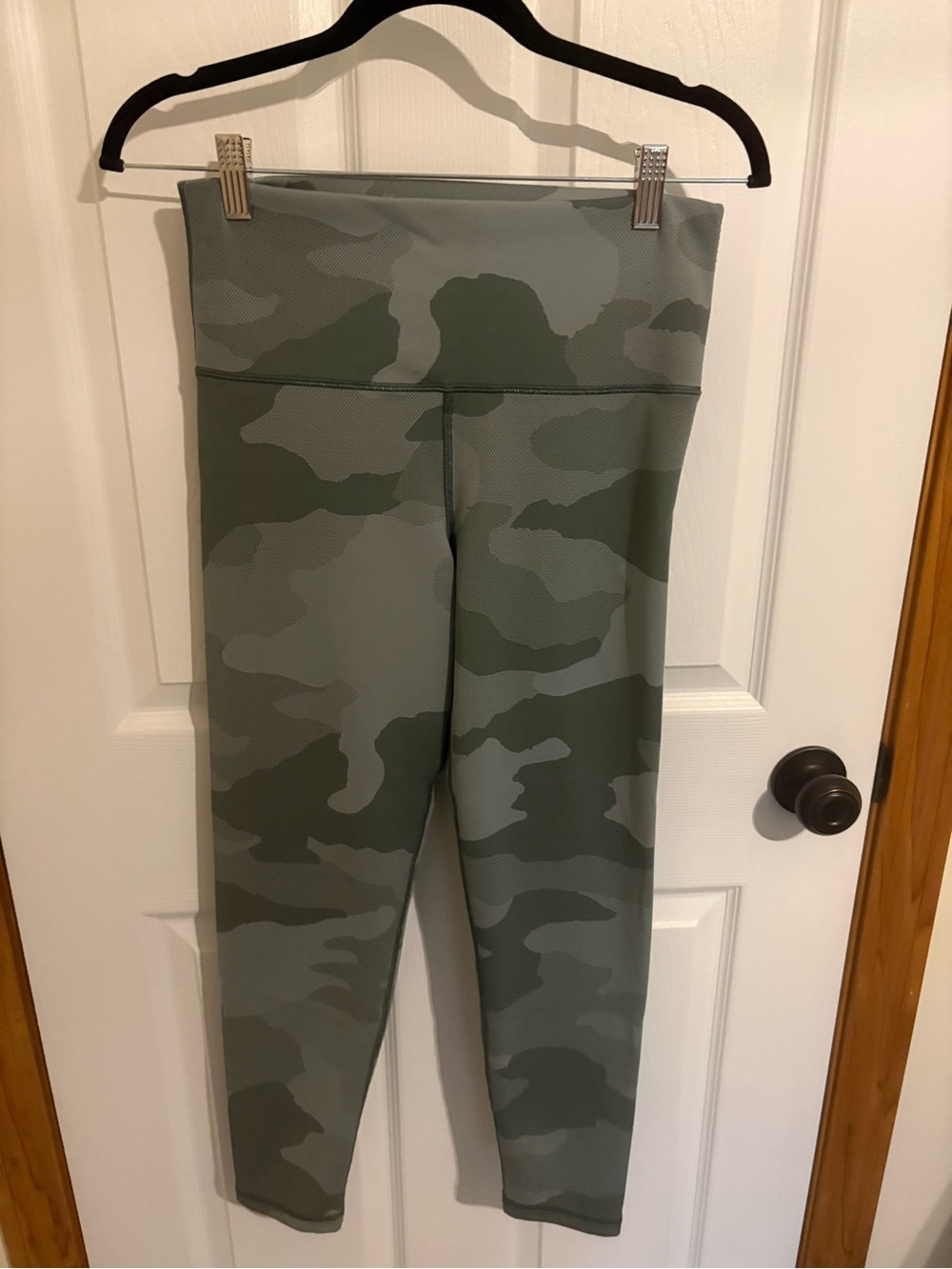 Aerie green camo leggings